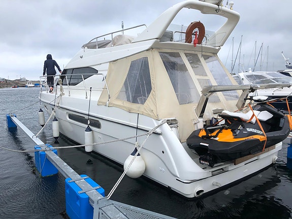 Azimut 40 Flybridge 8 of 24