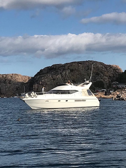 Azimut 40 Flybridge 2 of 5