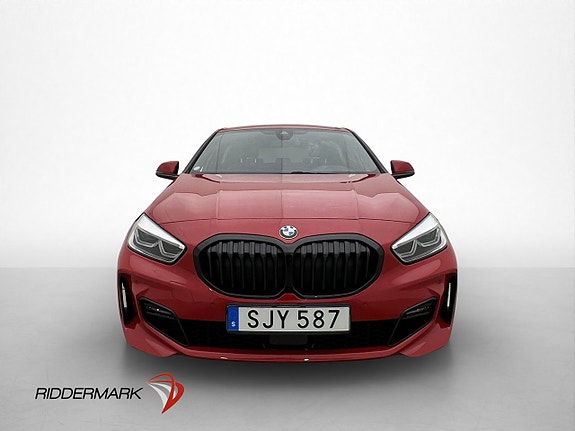 BMW 118i 2 of 5
