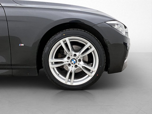 BMW 330e 29 of 30