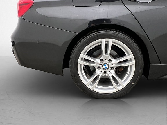BMW 330e 28 of 30