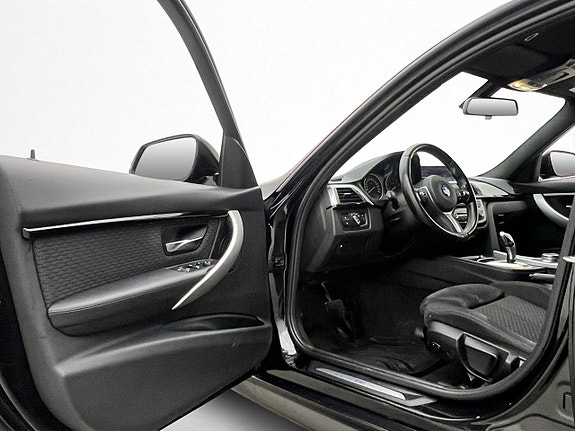 BMW 330e 10 of 30
