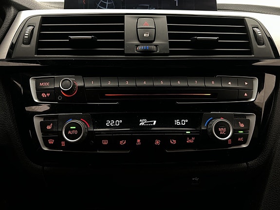 BMW 330e 20 of 30