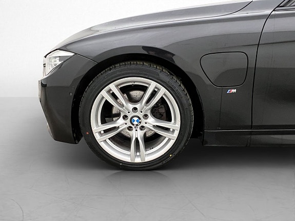 BMW 330e 30 of 30