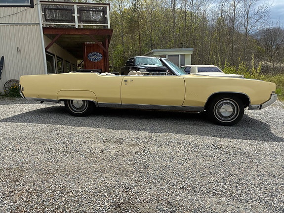 Oldsmobile 98 9 of 24