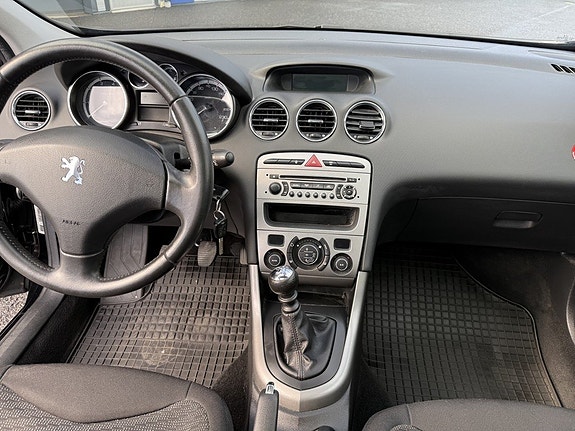 Peugeot 308 SW 12 of 15