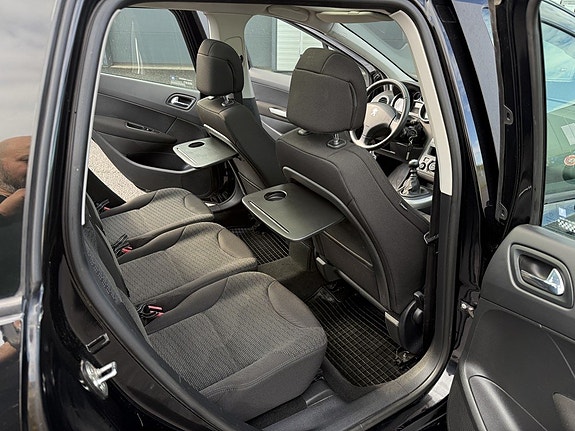 Peugeot 308 SW 9 of 15