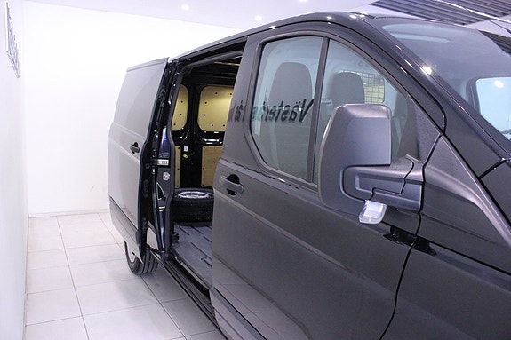 Ford Transit Custom 12 of 21