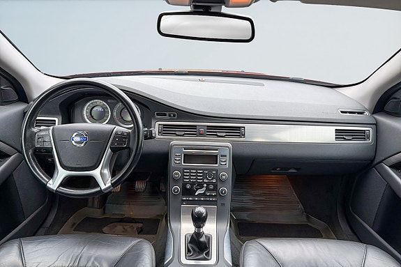 Volvo V70 13 of 17