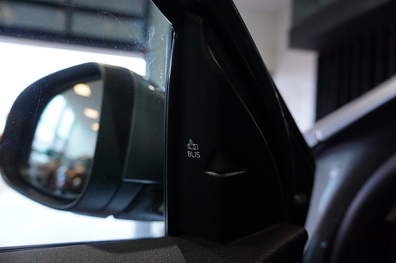 Volvo V40 13 of 16