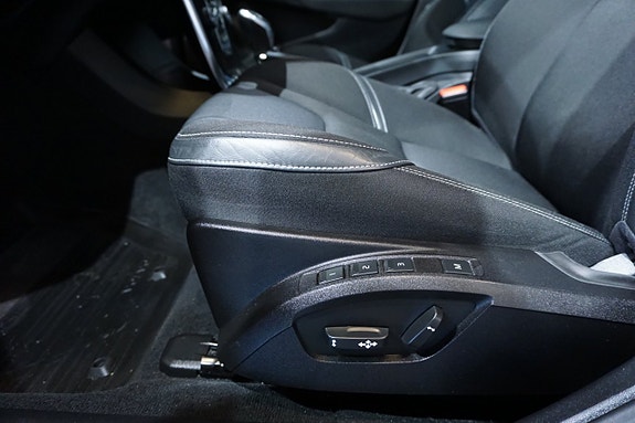 Volvo V40 11 of 16