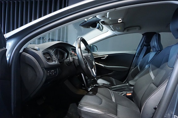 Volvo V40 10 of 16