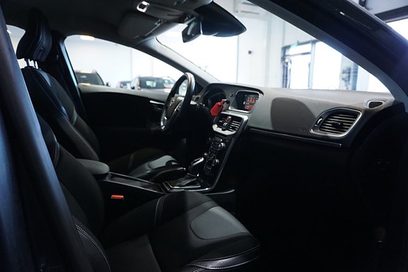 Volvo V40 14 of 16