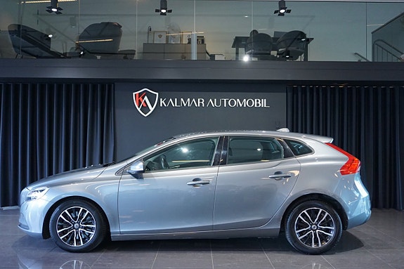 Volvo V40 3 of 16