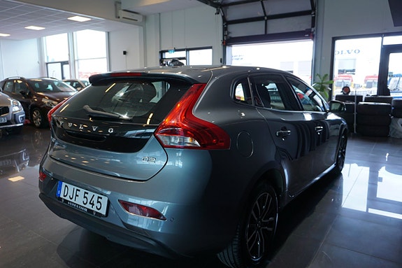 Volvo V40 7 of 16