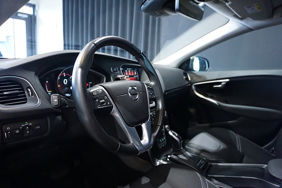 Volvo V40 12 of 16
