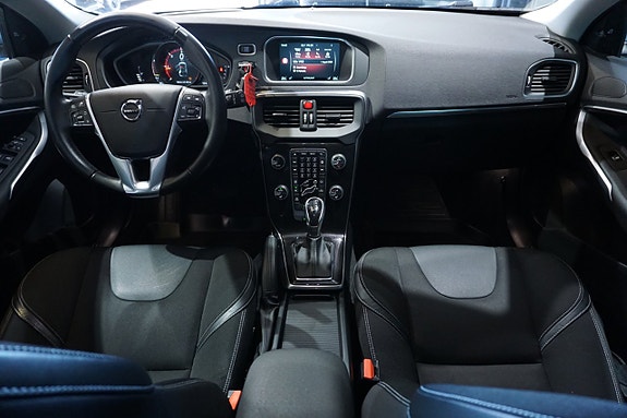 Volvo V40 9 of 16