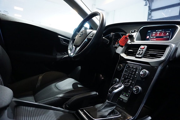 Volvo V40 15 of 16