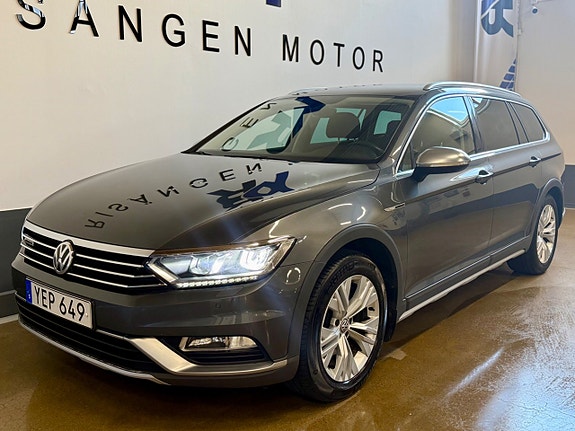 Volkswagen Passat Alltrack 2 of 5