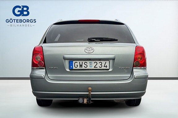 Toyota Avensis 5 of 5