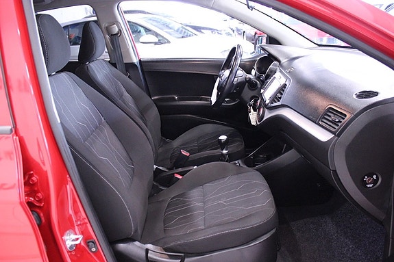 Kia Picanto 16 of 27