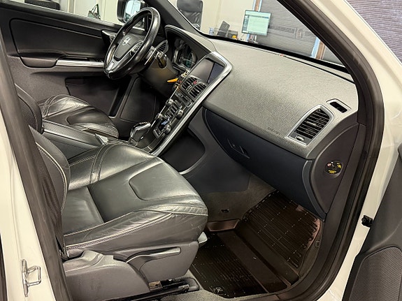 Volvo XC60 24 of 27