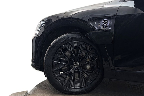 Audi Q8 11 of 30