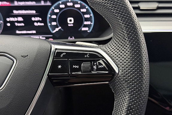 Audi Q8 22 of 30