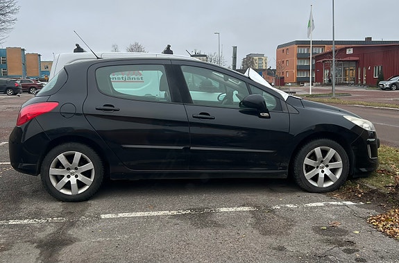 Peugeot 308 3 of 5
