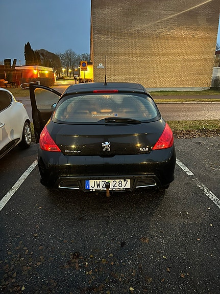 Peugeot 308 2 of 5