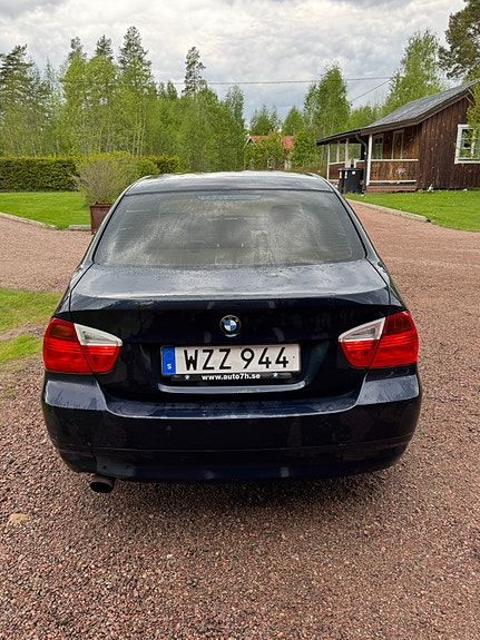 BMW 320i 6 of 10