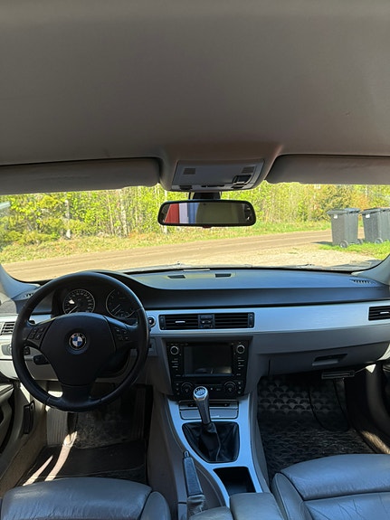 BMW 320i 9 of 10