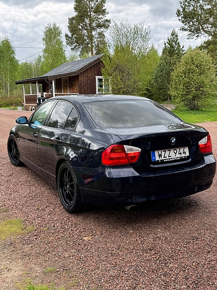 BMW 320i 5 of 5