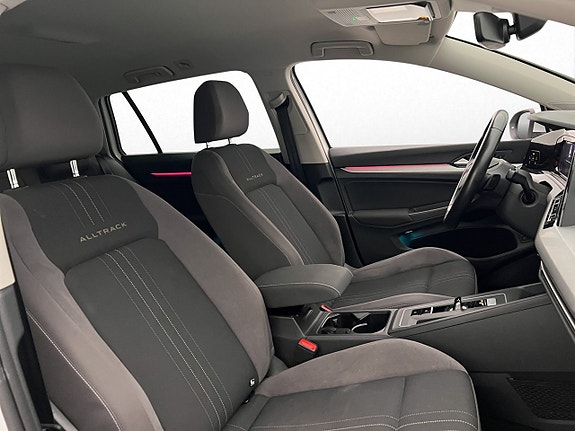 Volkswagen Golf Alltrack 24 of 30