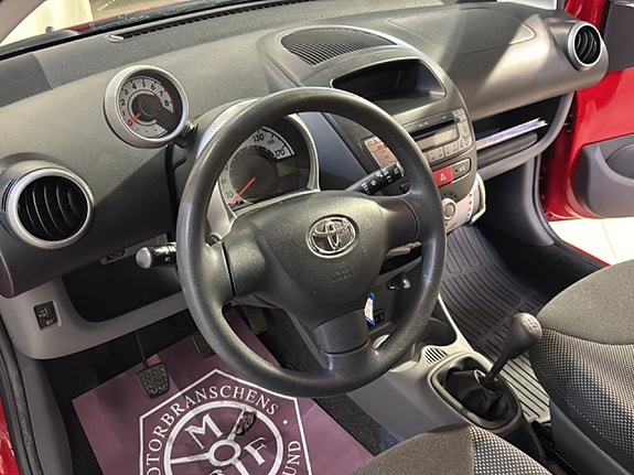 Toyota Aygo 13 of 15