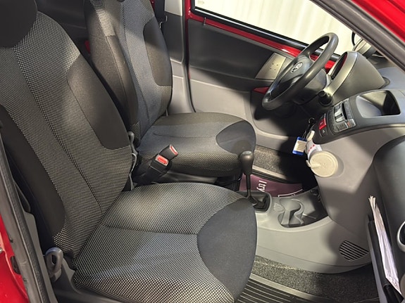 Toyota Aygo 9 of 15