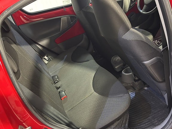 Toyota Aygo 7 of 15
