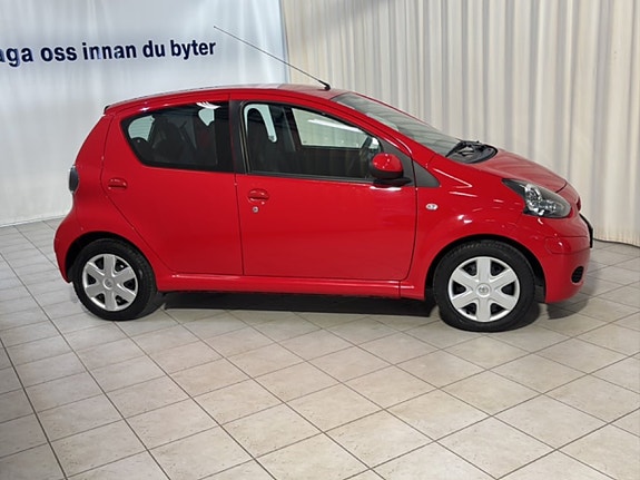 Toyota Aygo 2 of 15
