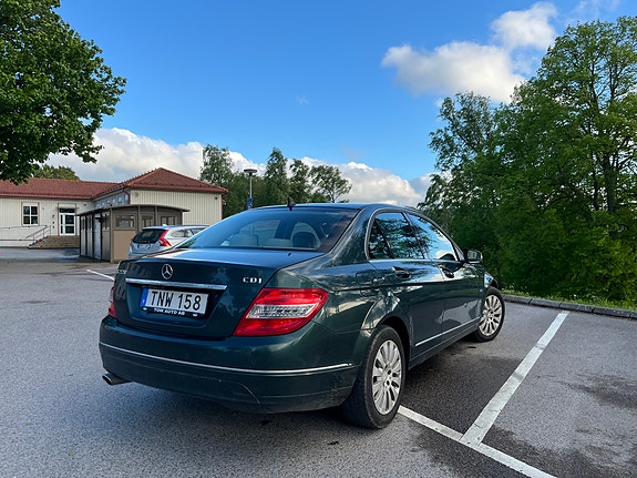 Mercedes-Benz C220 2 of 5