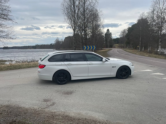 BMW 520d 3 of 5