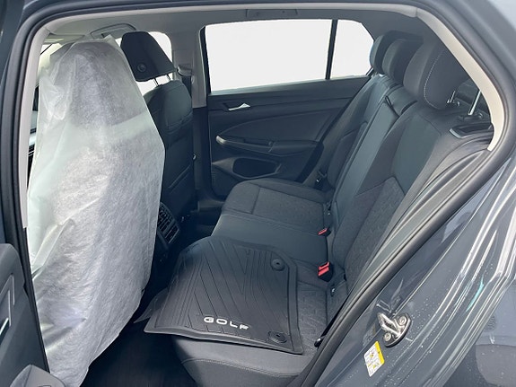 Volkswagen Golf VIII 13 of 15