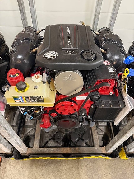 Volvo Penta V6 200 och 250hk motorer