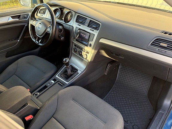 Volkswagen Golf VII 15 of 17