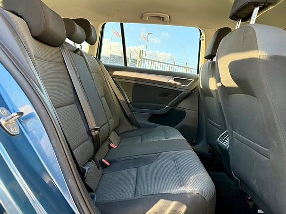 Volkswagen Golf VII 17 of 17