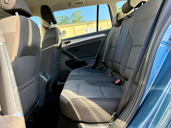 Volkswagen Golf VII 14 of 17