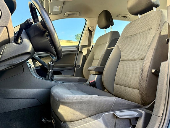 Volkswagen Golf VII 13 of 17