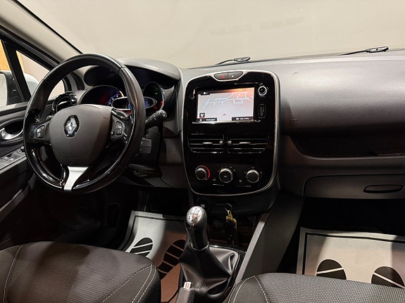 Renault Clio 11 of 18