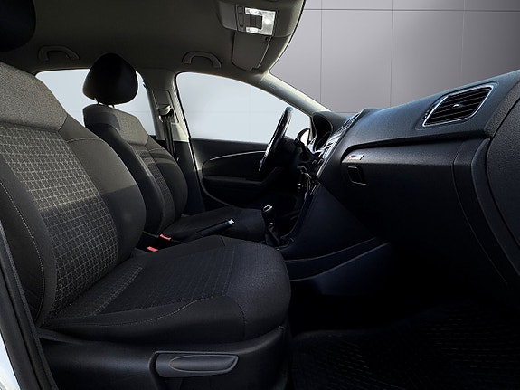 Volkswagen Polo 13 of 18