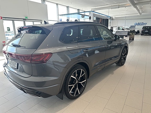 Volkswagen Touareg 3 of 15