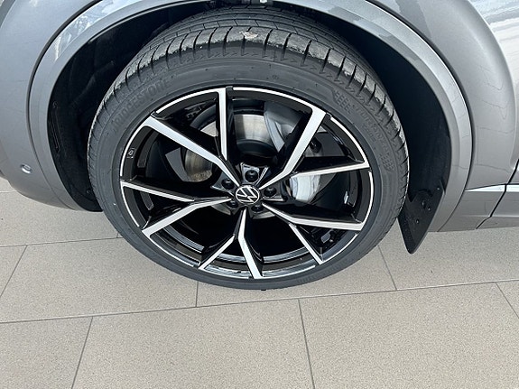 Volkswagen Touareg 15 of 15